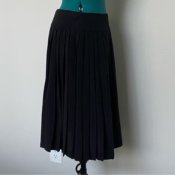 Chanel Pleated Silk Skirt - Vintage 2000’s - Picture 4 of 9